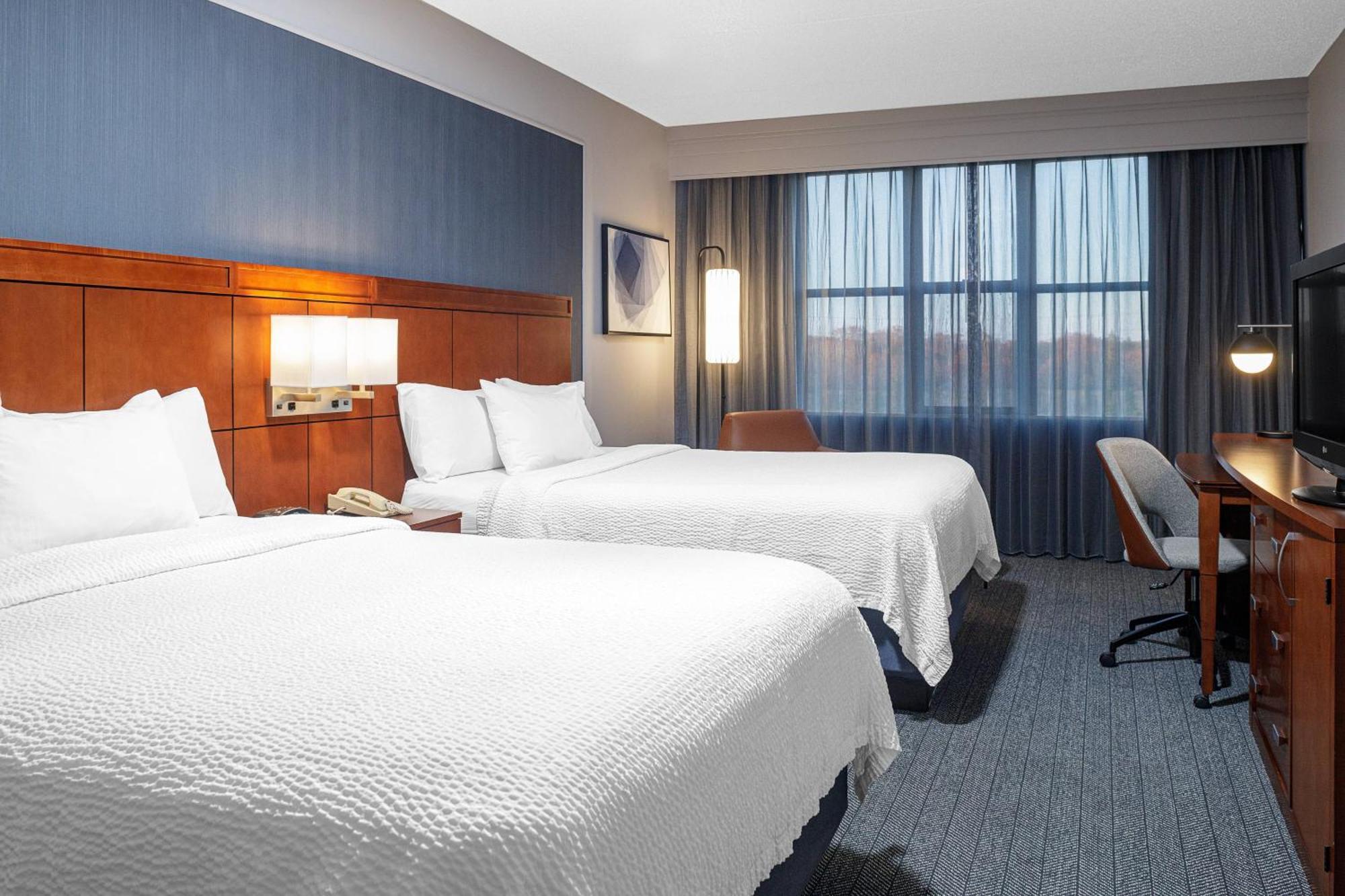 คอร์ตยาร์ด ลอง ไอส์แลนด์ แมคอาร์เธอร์ แอร์พอร์ต Hotel รอนค็องโคมา ภายนอก รูปภาพ
