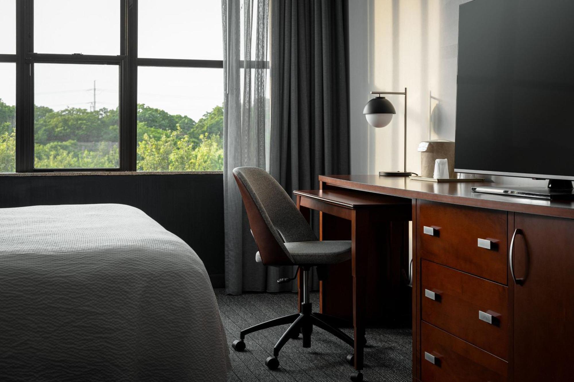 คอร์ตยาร์ด ลอง ไอส์แลนด์ แมคอาร์เธอร์ แอร์พอร์ต Hotel รอนค็องโคมา ภายนอก รูปภาพ