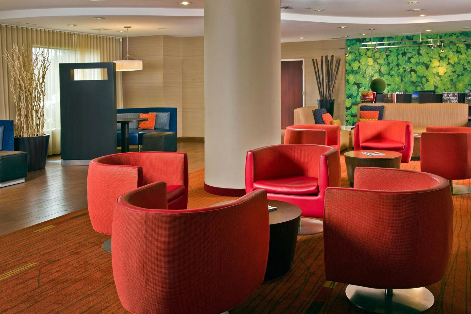 คอร์ตยาร์ด ลอง ไอส์แลนด์ แมคอาร์เธอร์ แอร์พอร์ต Hotel รอนค็องโคมา ภายนอก รูปภาพ