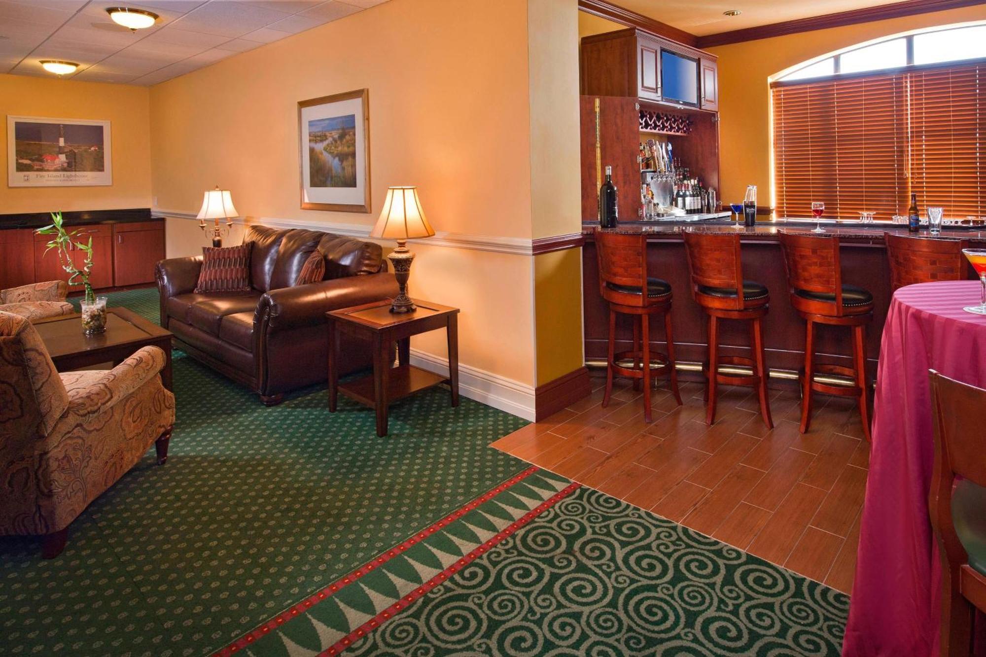 คอร์ตยาร์ด ลอง ไอส์แลนด์ แมคอาร์เธอร์ แอร์พอร์ต Hotel รอนค็องโคมา ภายนอก รูปภาพ