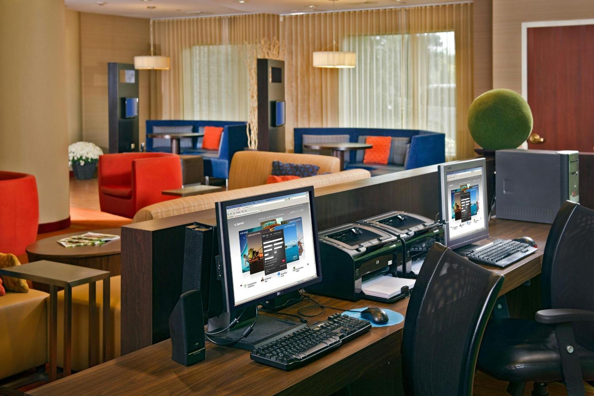 คอร์ตยาร์ด ลอง ไอส์แลนด์ แมคอาร์เธอร์ แอร์พอร์ต Hotel รอนค็องโคมา ภายนอก รูปภาพ
