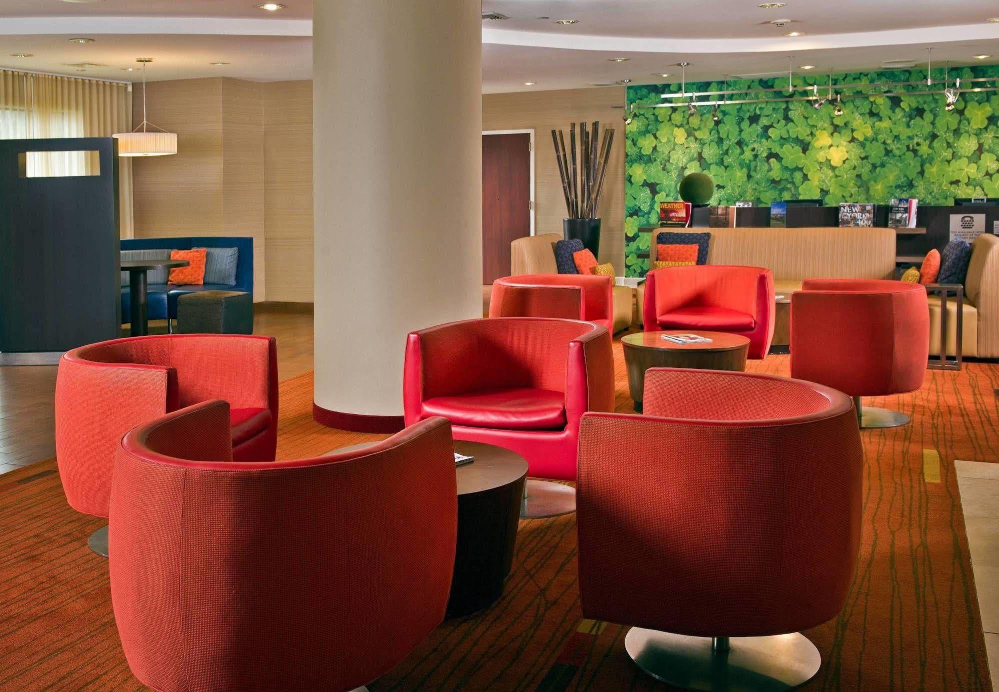 คอร์ตยาร์ด ลอง ไอส์แลนด์ แมคอาร์เธอร์ แอร์พอร์ต Hotel รอนค็องโคมา ภายนอก รูปภาพ