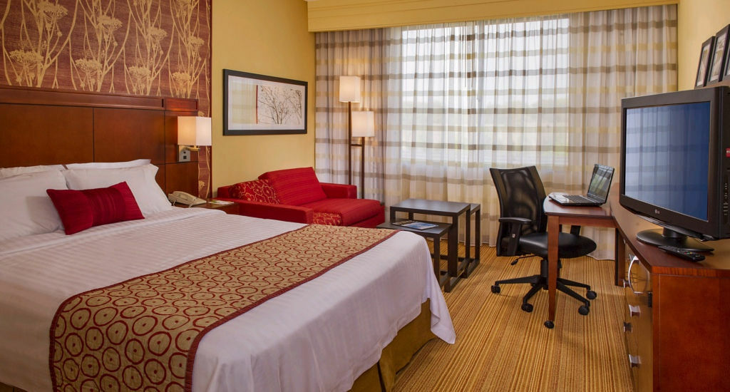 คอร์ตยาร์ด ลอง ไอส์แลนด์ แมคอาร์เธอร์ แอร์พอร์ต Hotel รอนค็องโคมา ภายนอก รูปภาพ
