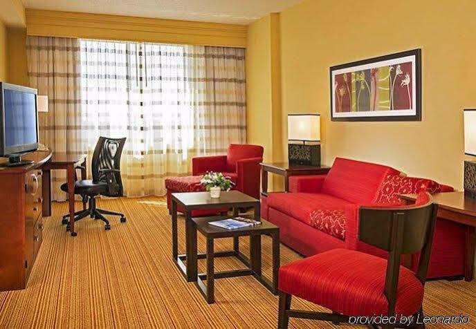 คอร์ตยาร์ด ลอง ไอส์แลนด์ แมคอาร์เธอร์ แอร์พอร์ต Hotel รอนค็องโคมา ภายนอก รูปภาพ