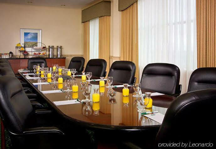 คอร์ตยาร์ด ลอง ไอส์แลนด์ แมคอาร์เธอร์ แอร์พอร์ต Hotel รอนค็องโคมา ภายนอก รูปภาพ