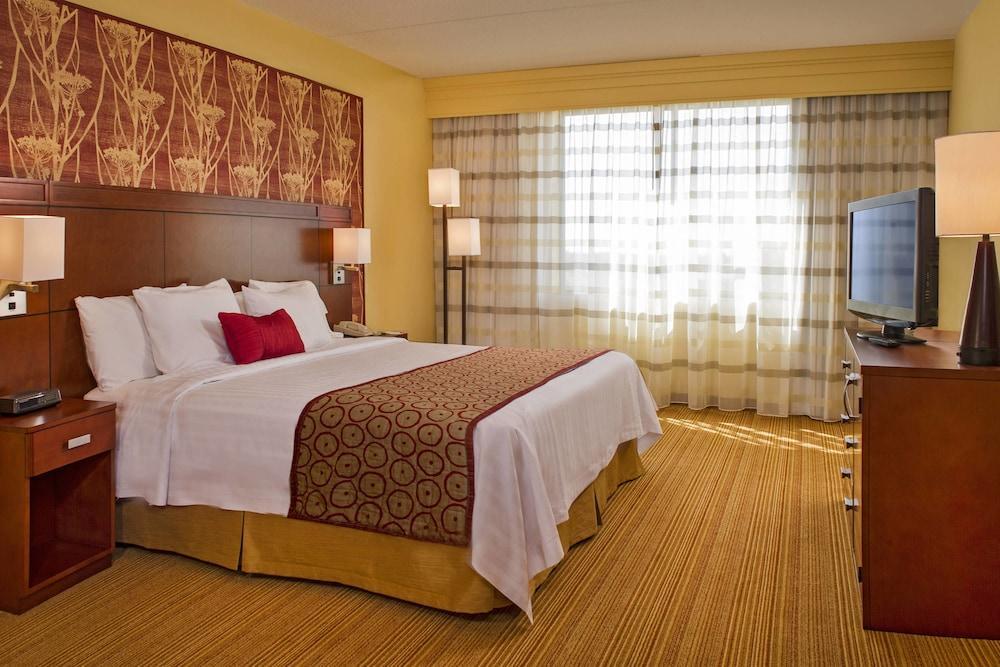 คอร์ตยาร์ด ลอง ไอส์แลนด์ แมคอาร์เธอร์ แอร์พอร์ต Hotel รอนค็องโคมา ภายนอก รูปภาพ